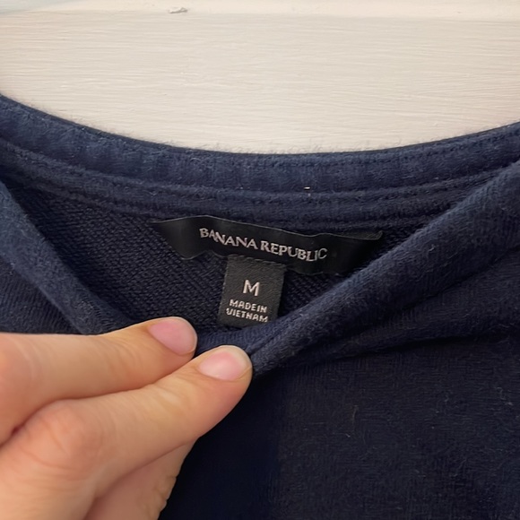 Banana Republic navy sweatshirt eyelet sleeve women’s M - Picture 3 of 4